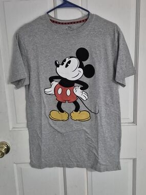 Disney Gray Short-Sleeve Mickey Mouse Graphic Tee - Men's Medium
